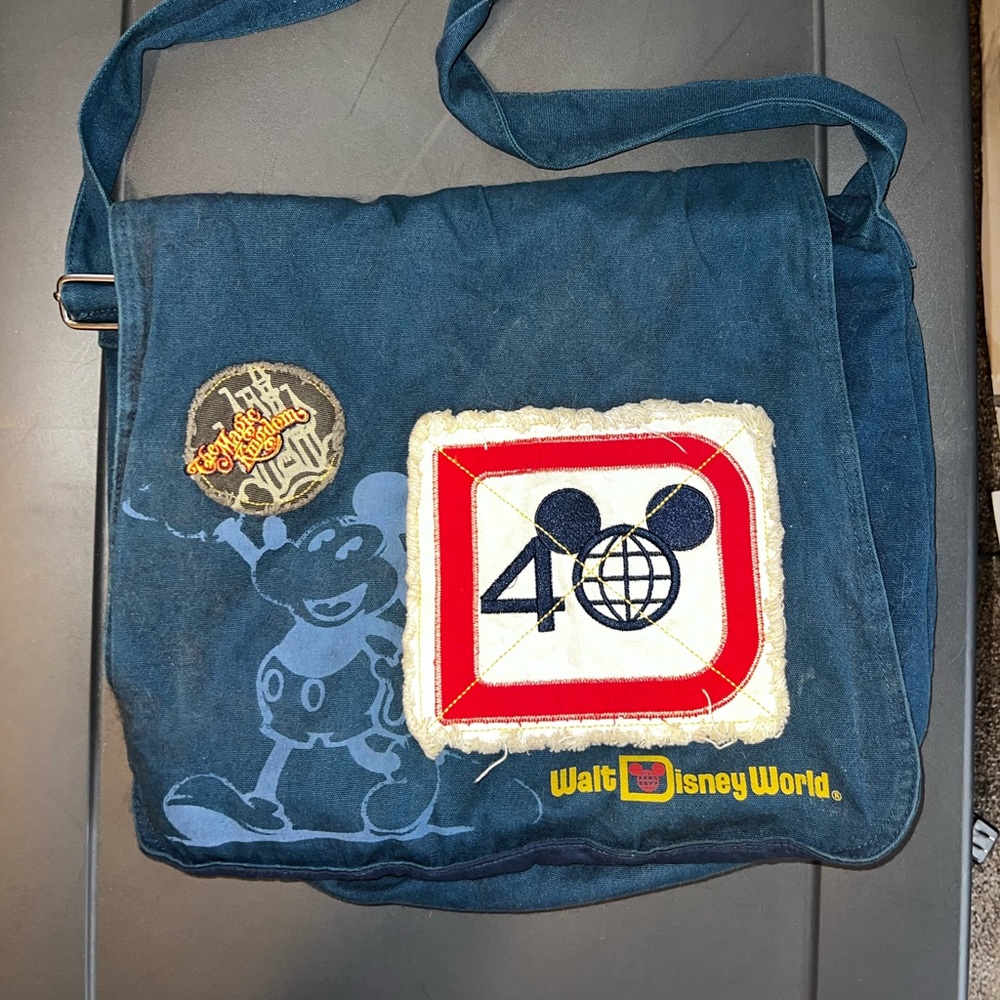 DISNEY 40th ANNIVERSARY MESSENGER BAG